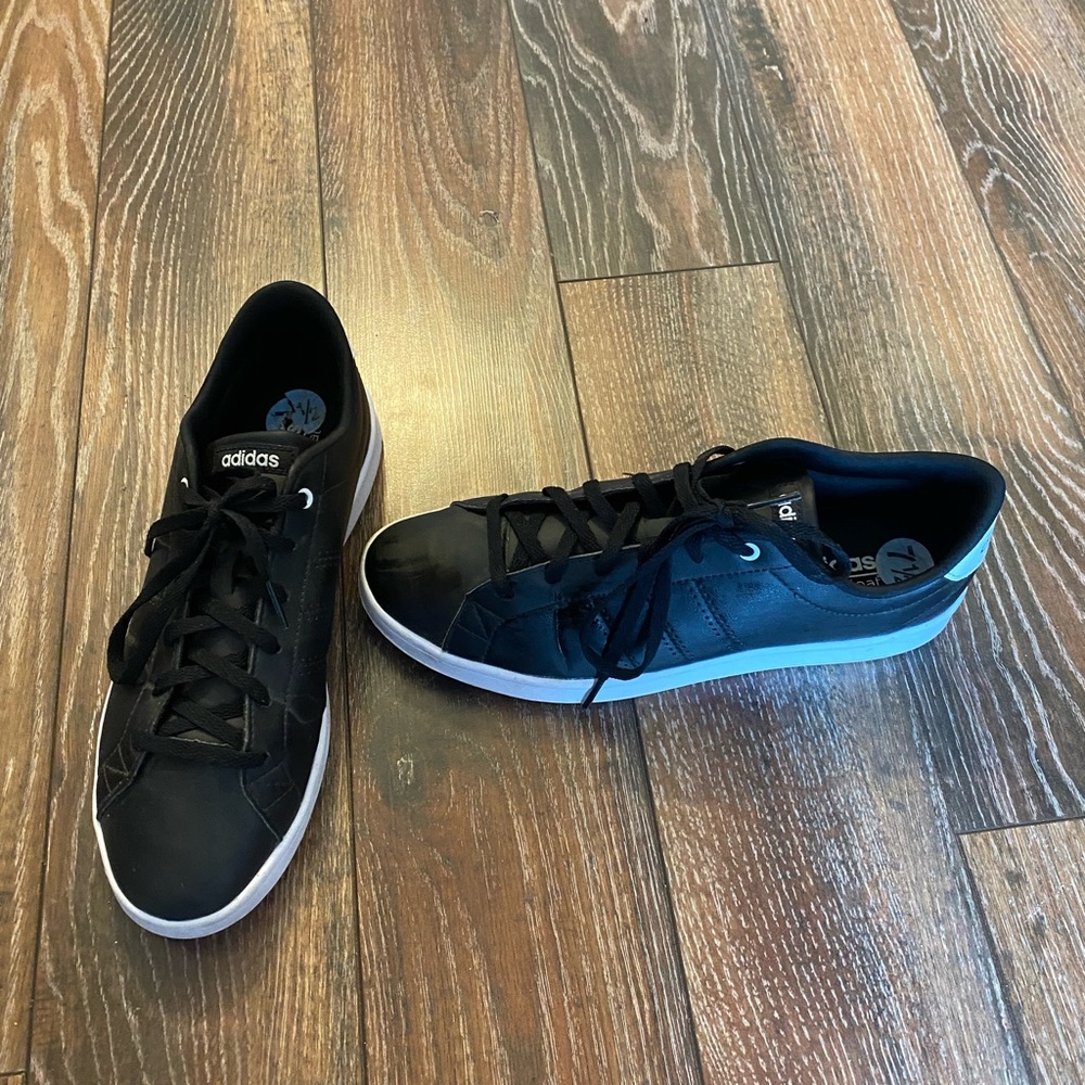 Adidas Sneakers